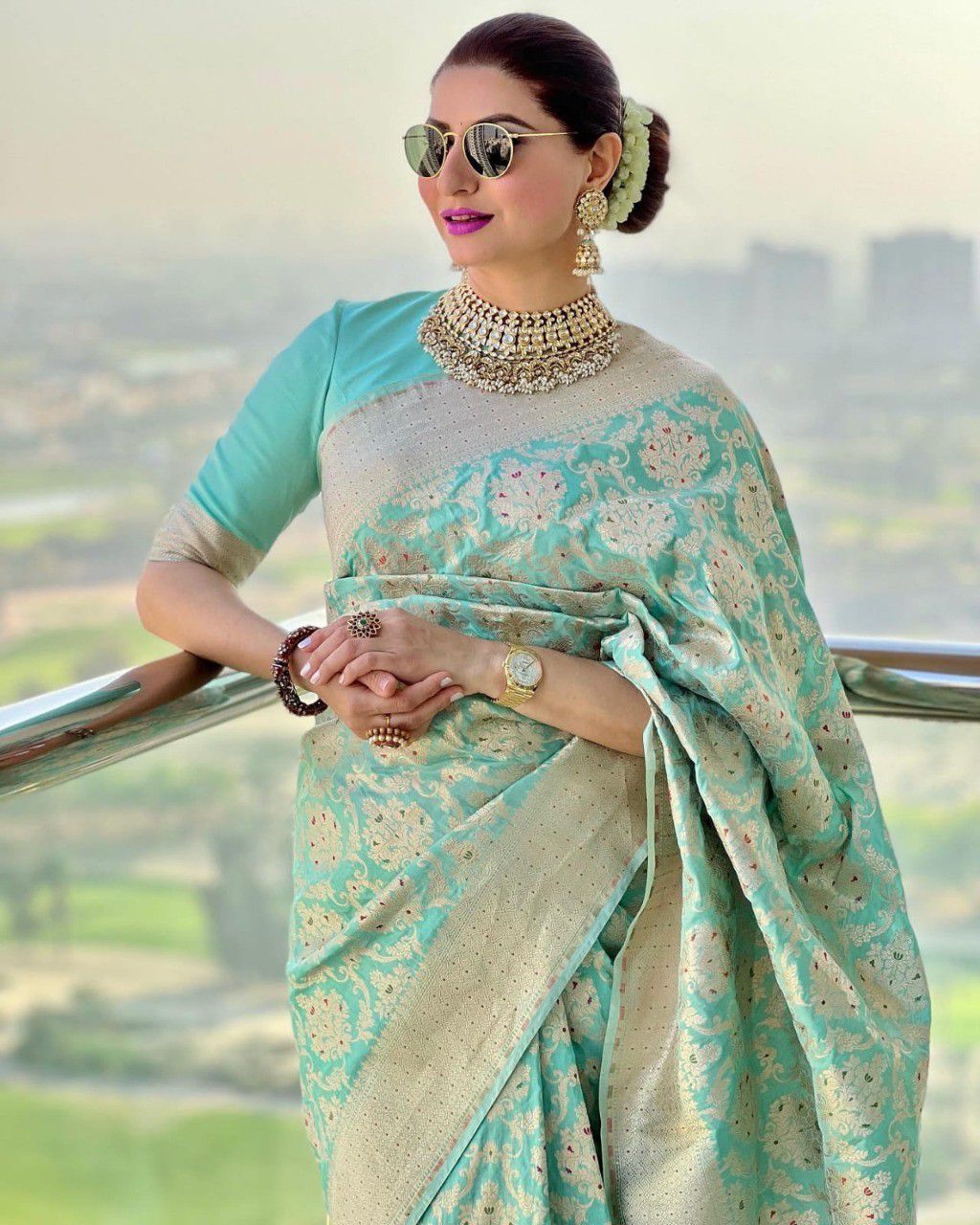 Eloquence Sea Green Soft Silk Saree With Vibrant Blouse Piece