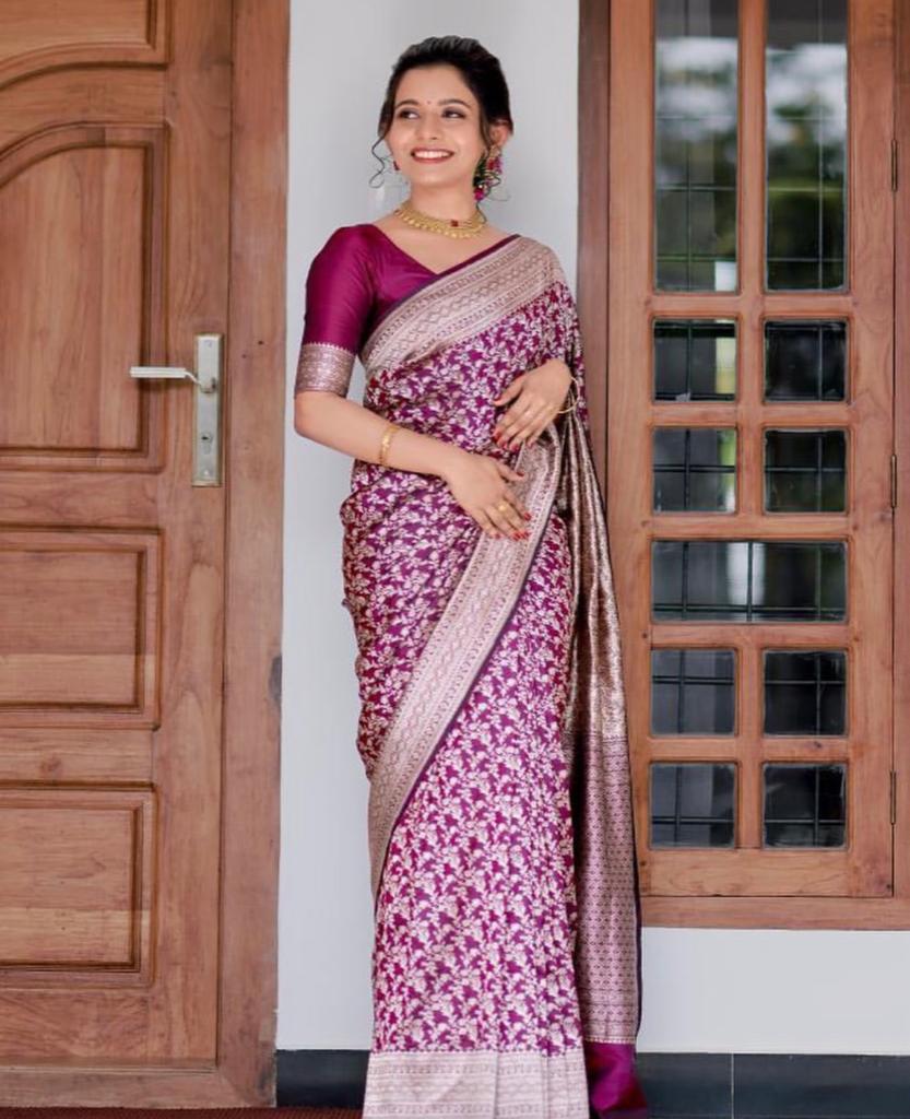 Exquisite Purple Soft Silk Saree With Unequalled Blouse Piece