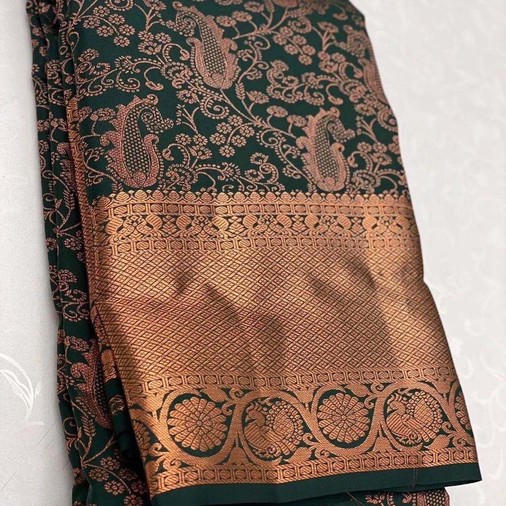 Scrupulous Dark Green Soft Silk Saree With Skinny Blouse Piece