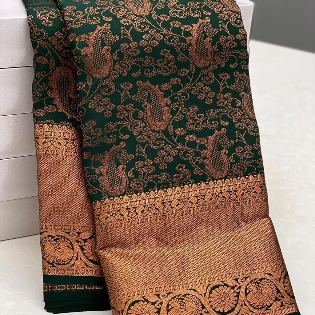 Scrupulous Dark Green Soft Silk Saree With Skinny Blouse Piece