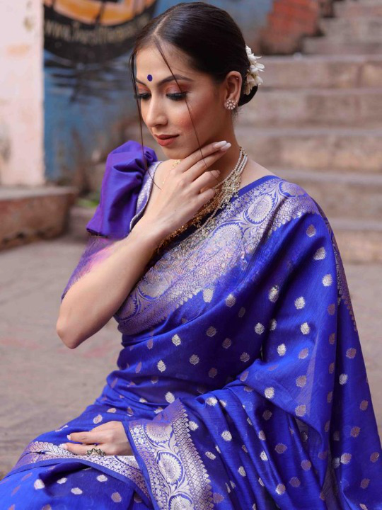 Incredible Blue Soft Silk Saree With Smart Blouse Piece