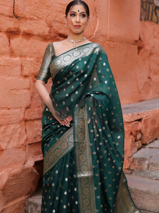 Pleasant Green Soft Silk Saree With Desirable Blouse Piece