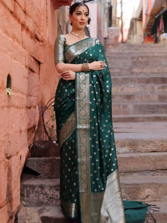 Pleasant Green Soft Silk Saree With Desirable Blouse Piece