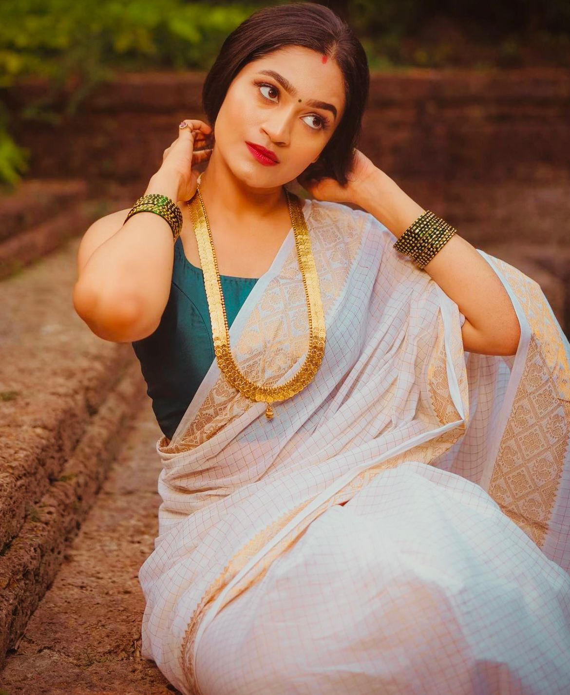 Beguiling White Soft Silk Saree With Magnificat Blouse Piece