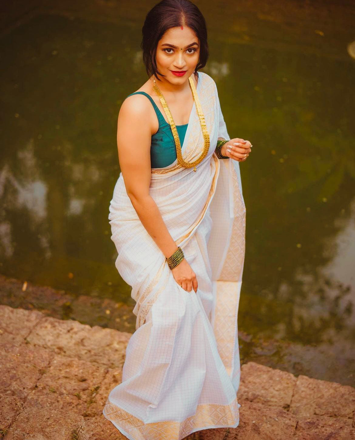 Beguiling White Soft Silk Saree With Magnificat Blouse Piece