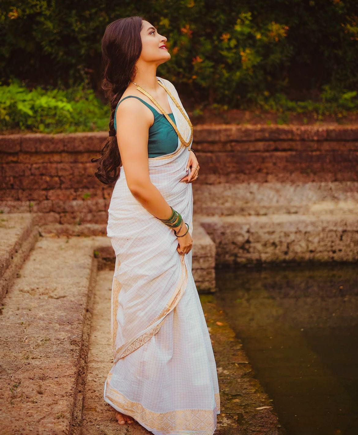 Beguiling White Soft Silk Saree With Magnificat Blouse Piece