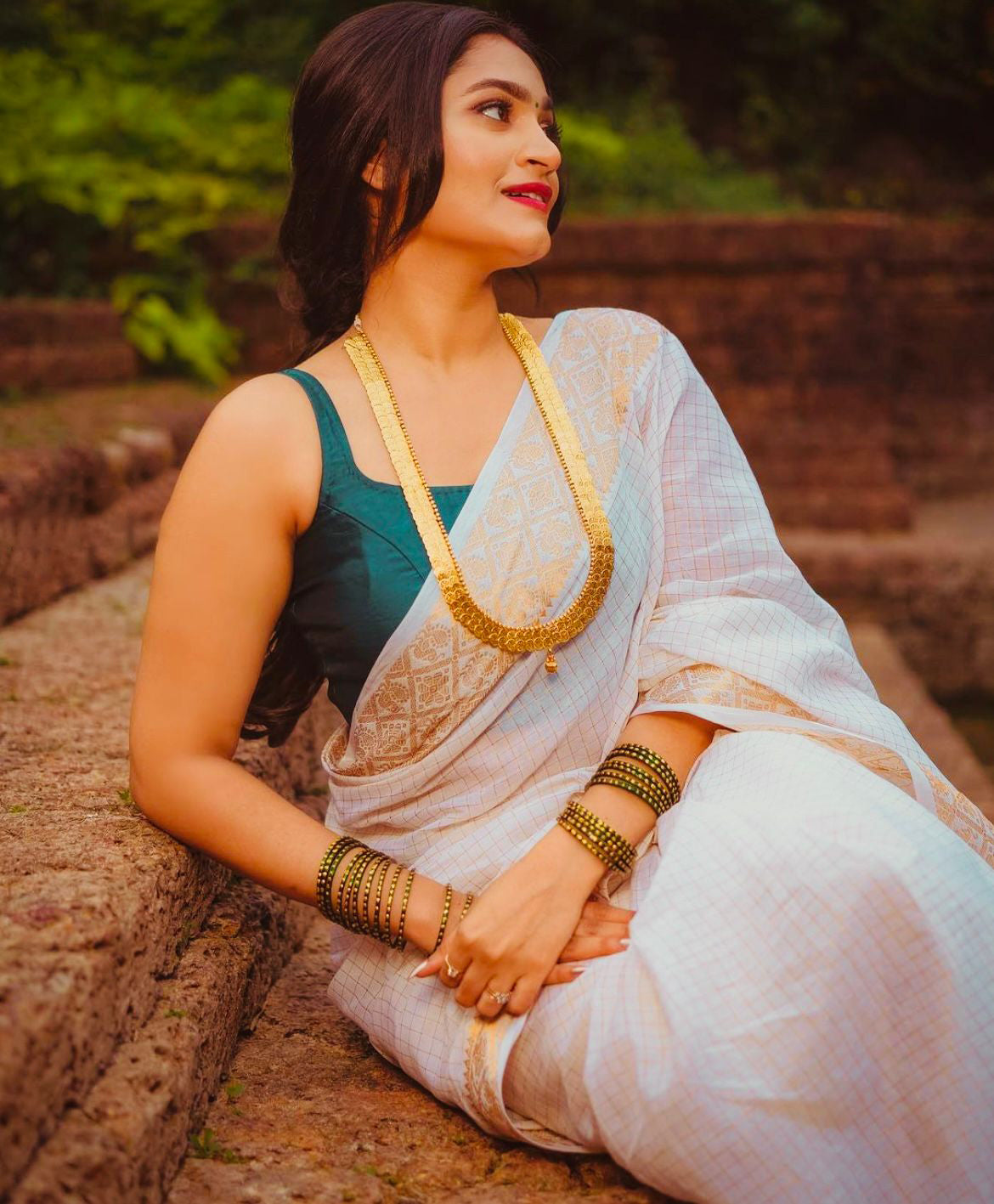 Beguiling White Soft Silk Saree With Magnificat Blouse Piece