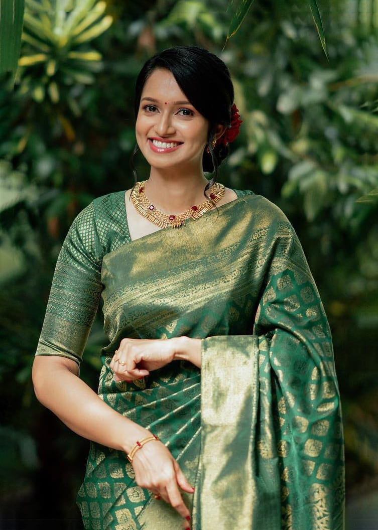 Innovative Rama Soft Silk Saree With Mesmerising Blouse Piece