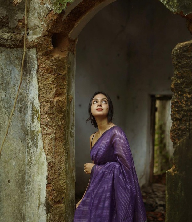 Staring Purple Soft Banarasi Silk Saree With Classy Blouse Piece