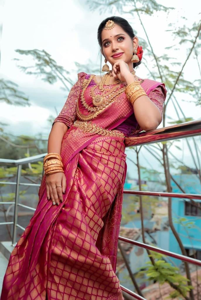 Capricious Dark Pink Soft Silk Saree With Majesty Blouse Piece