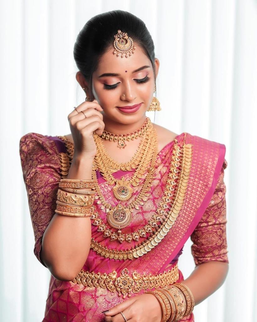 Capricious Dark Pink Soft Silk Saree With Majesty Blouse Piece