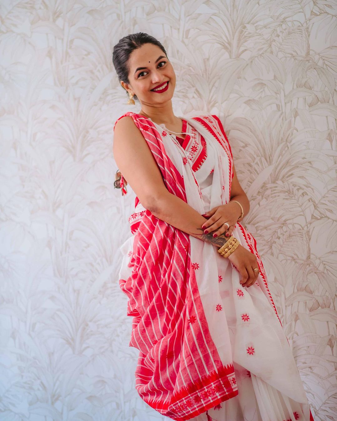 Scrumptious White Cotton Silk Saree With Staggering Blouse Piece