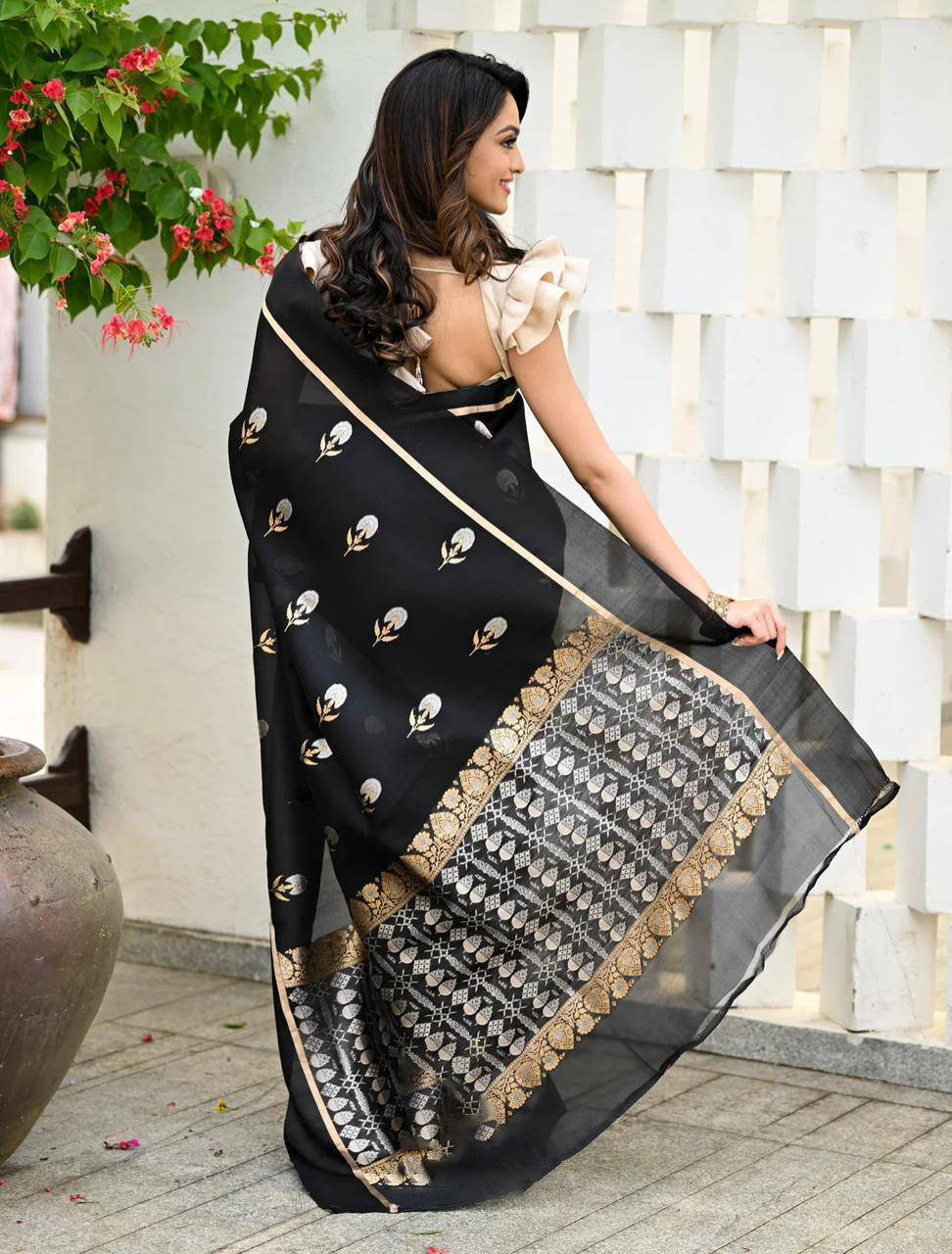 Prettiest Black Soft Silk Saree With Lassitude Blouse Piece