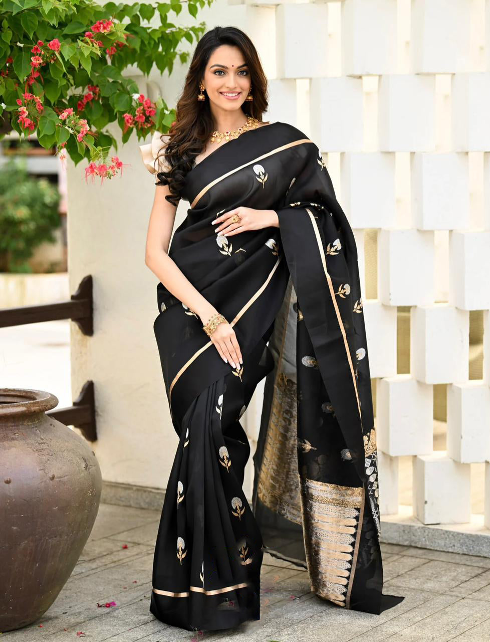 Prettiest Black Soft Silk Saree With Lassitude Blouse Piece