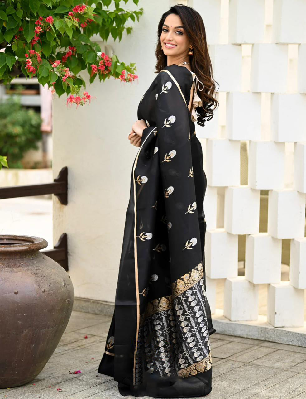 Prettiest Black Soft Silk Saree With Lassitude Blouse Piece