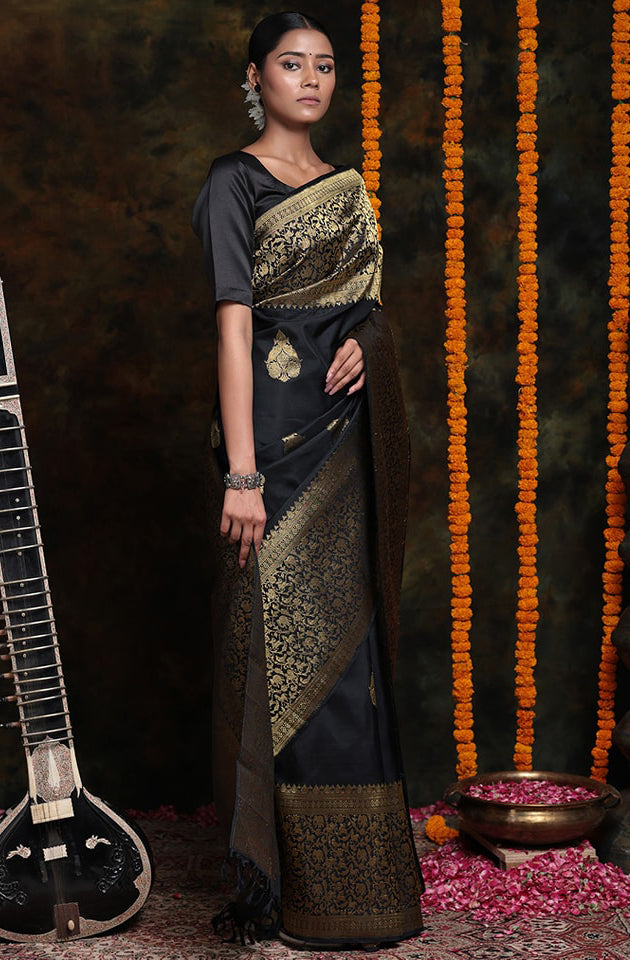 Beleaguer Black Soft Silk Saree With Pleasurable Blouse Piece