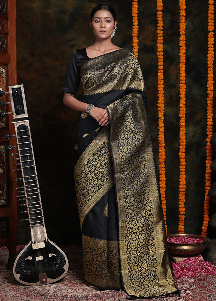 Beleaguer Black Soft Silk Saree With Pleasurable Blouse Piece