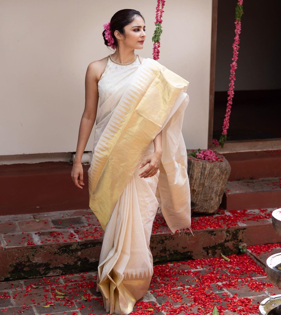 Nemesis Off White Soft Silk Saree With Appealing Blouse Piece