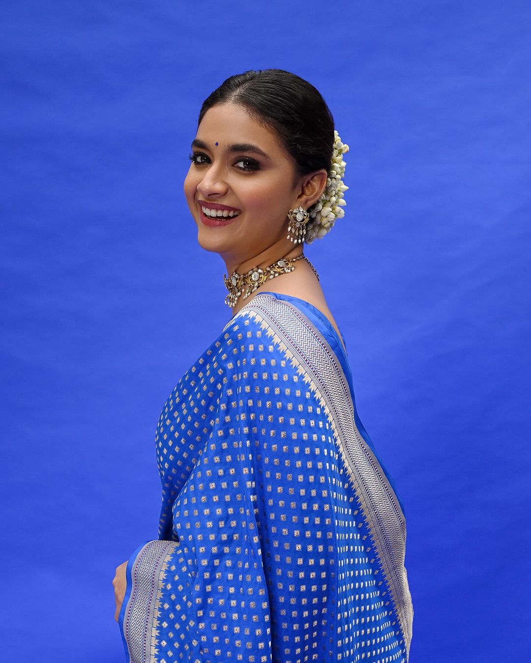 Ravishing Royal Blue Soft Silk Saree With Wonderful Blouse Piece