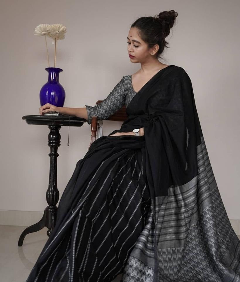 Smart Black Soft Silk Saree With Divine Blouse Piece