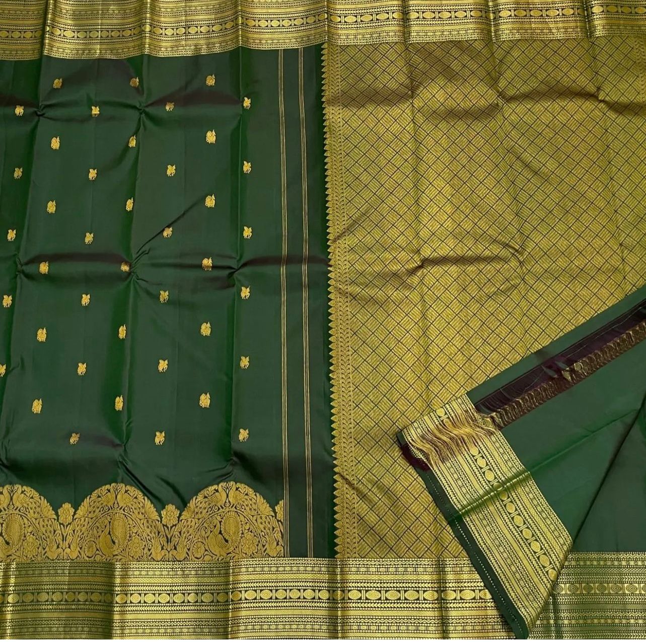 Panache Dark Green Soft Silk Saree With Radiant Blouse Piece