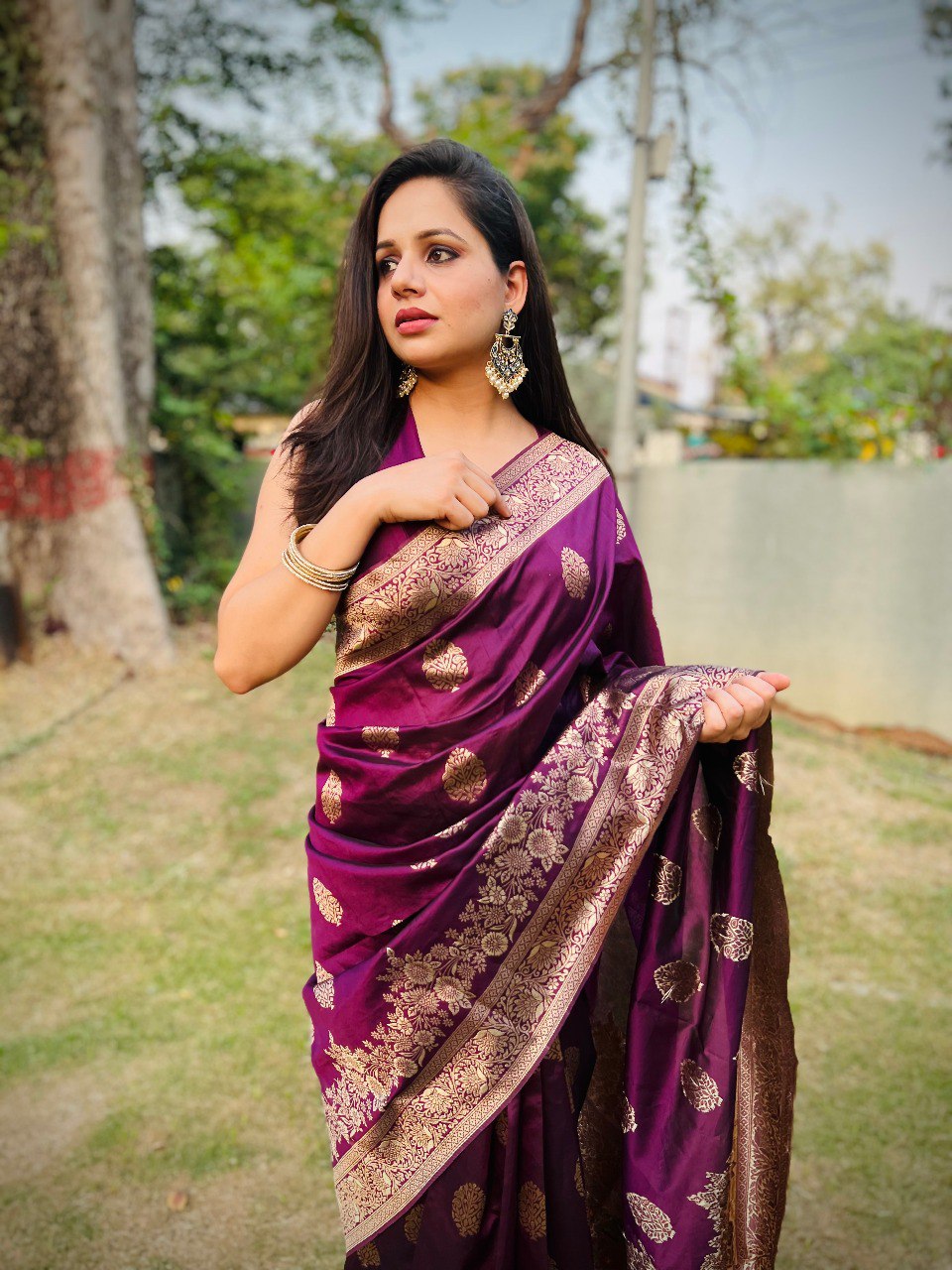 Fragrant Wine Soft Silk Saree With Felicitous Blouse Piece