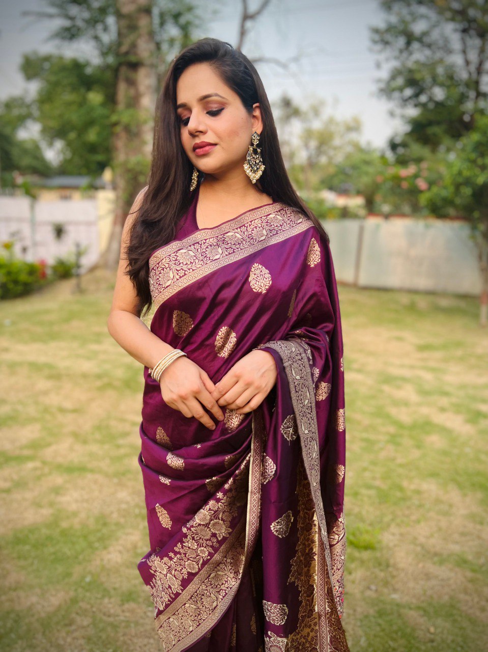 Fragrant Wine Soft Silk Saree With Felicitous Blouse Piece