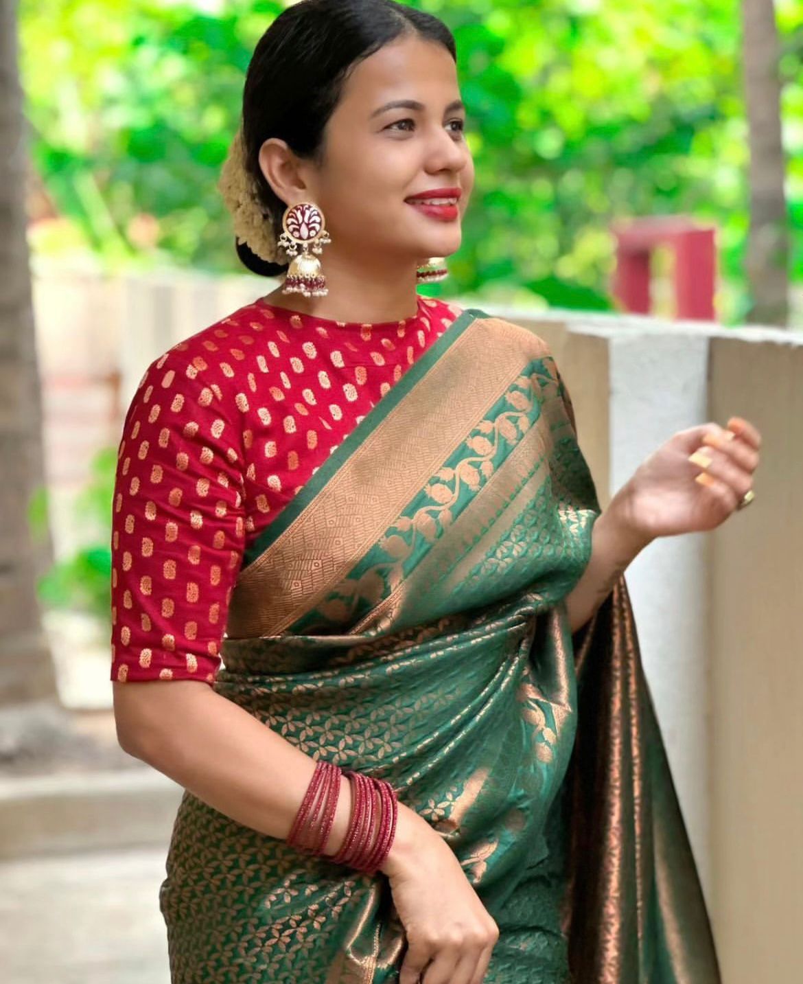 Opulent Dark Green Soft Silk Saree With Glorious Blouse Piece