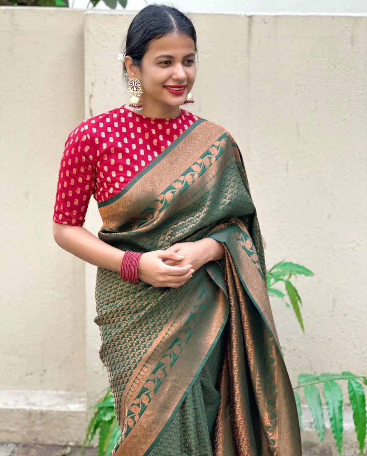 Opulent Dark Green Soft Silk Saree With Glorious Blouse Piece