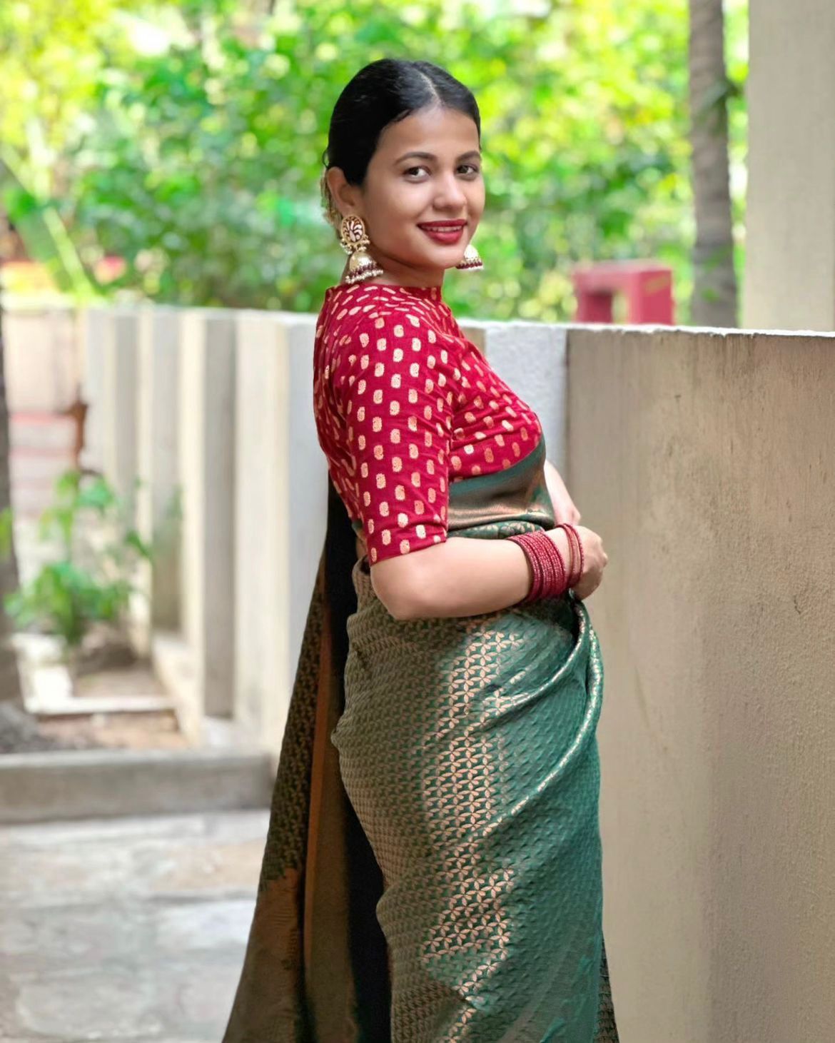 Opulent Dark Green Soft Silk Saree With Glorious Blouse Piece