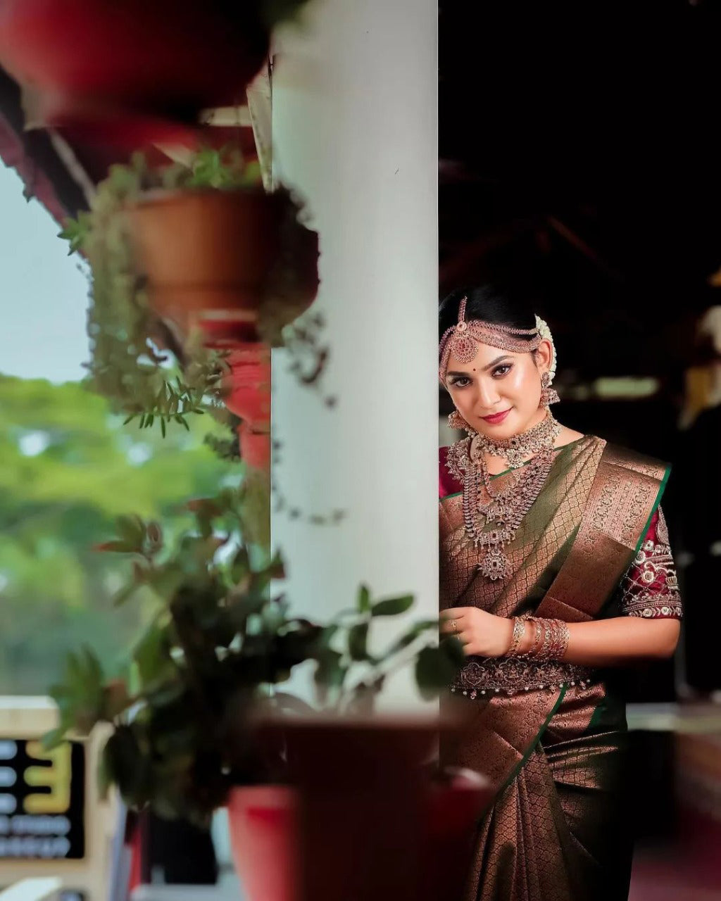 Snappy Dark Green Soft Silk Saree With Woebegone Blouse Piece