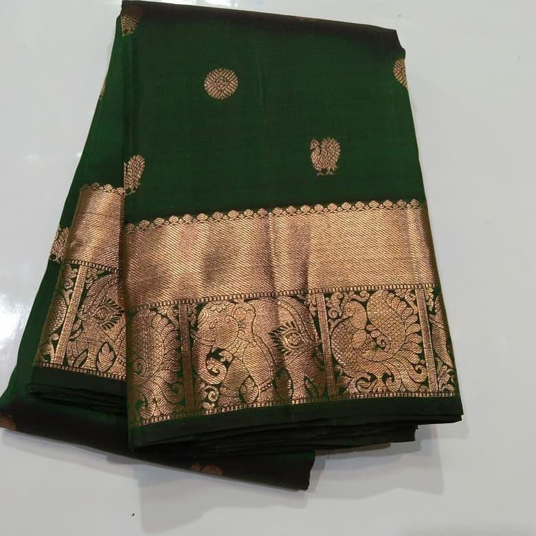 Extraordinary Dark Green Soft Silk Saree With Bewitching Blouse Piece