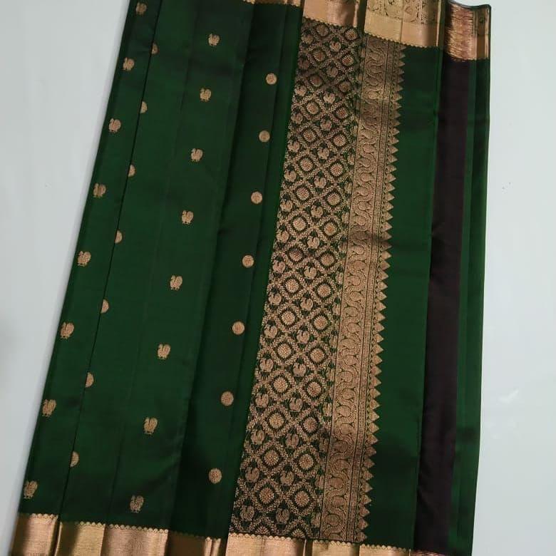 Extraordinary Dark Green Soft Silk Saree With Bewitching Blouse Piece