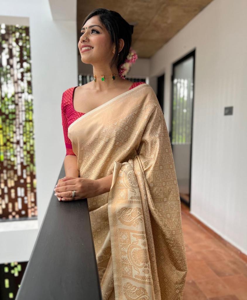 Admirable Beige Soft Silk Saree With Staggering Blouse Piece