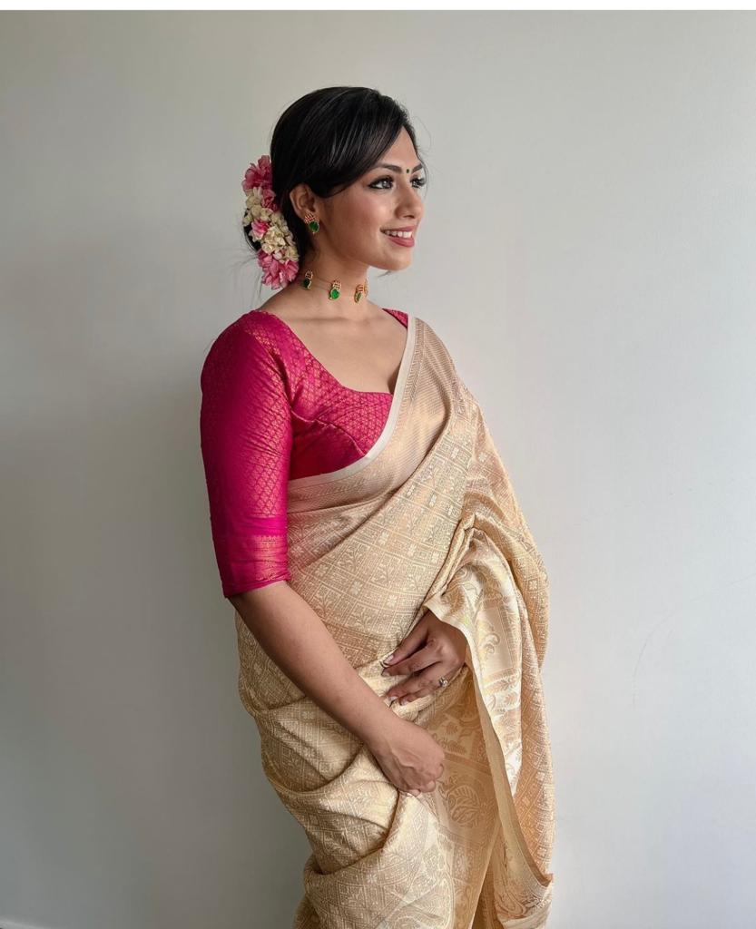 Admirable Beige Soft Silk Saree With Staggering Blouse Piece