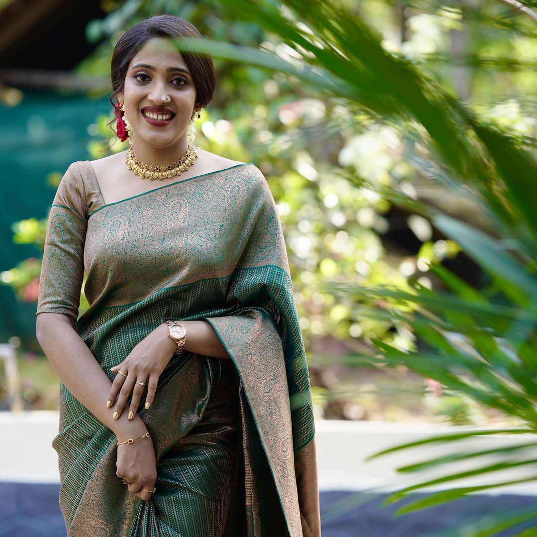 Brood Dark Green Soft Silk Saree With Gossamer Blouse Piece