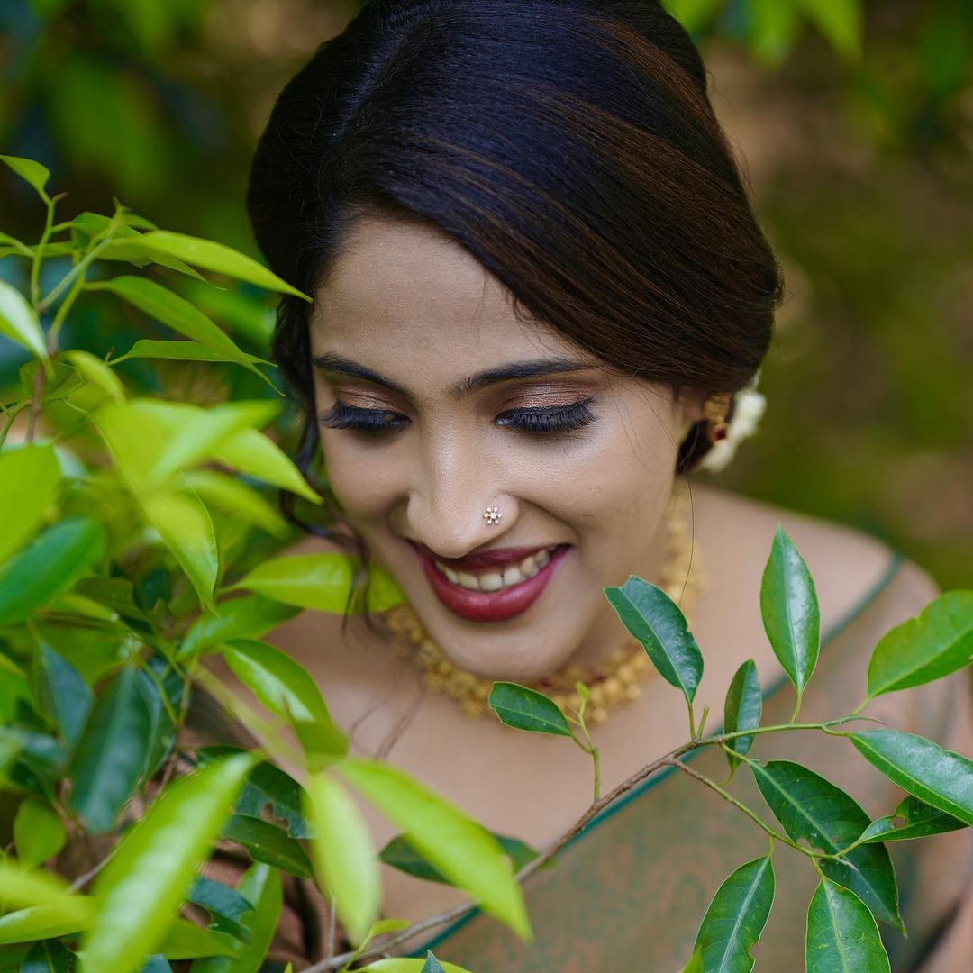 Brood Dark Green Soft Silk Saree With Gossamer Blouse Piece