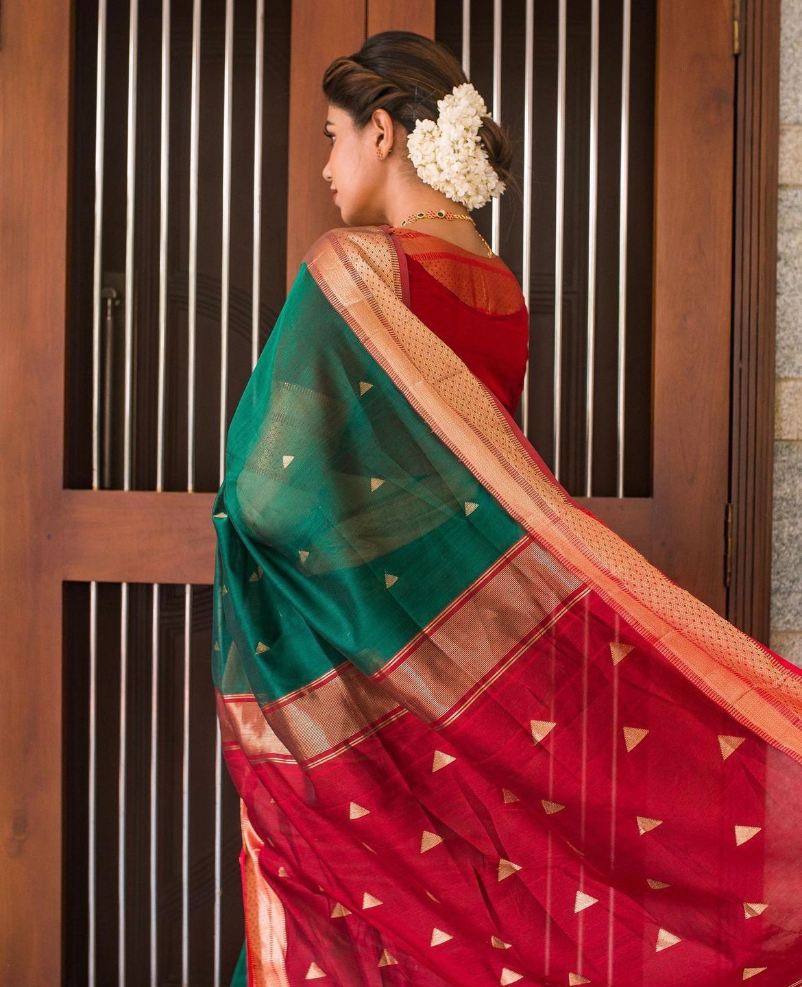 Surpassing Green Soft Silk Saree With Zephyr Blouse Piece