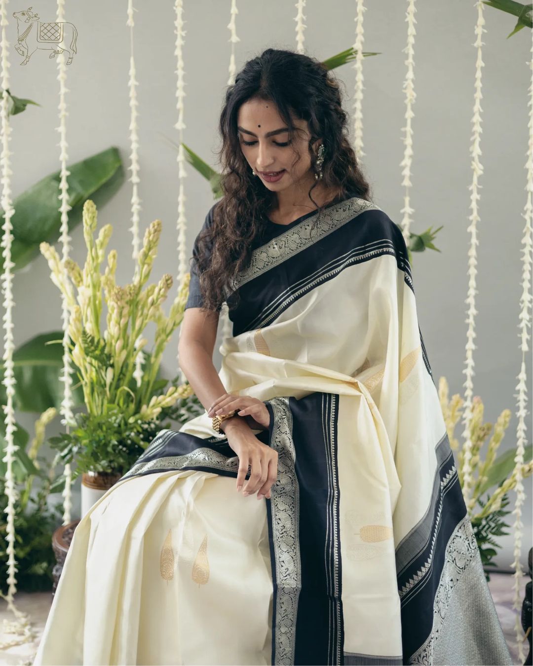 Dulcet Off White Soft Silk Saree With Verdant Blouse Piece