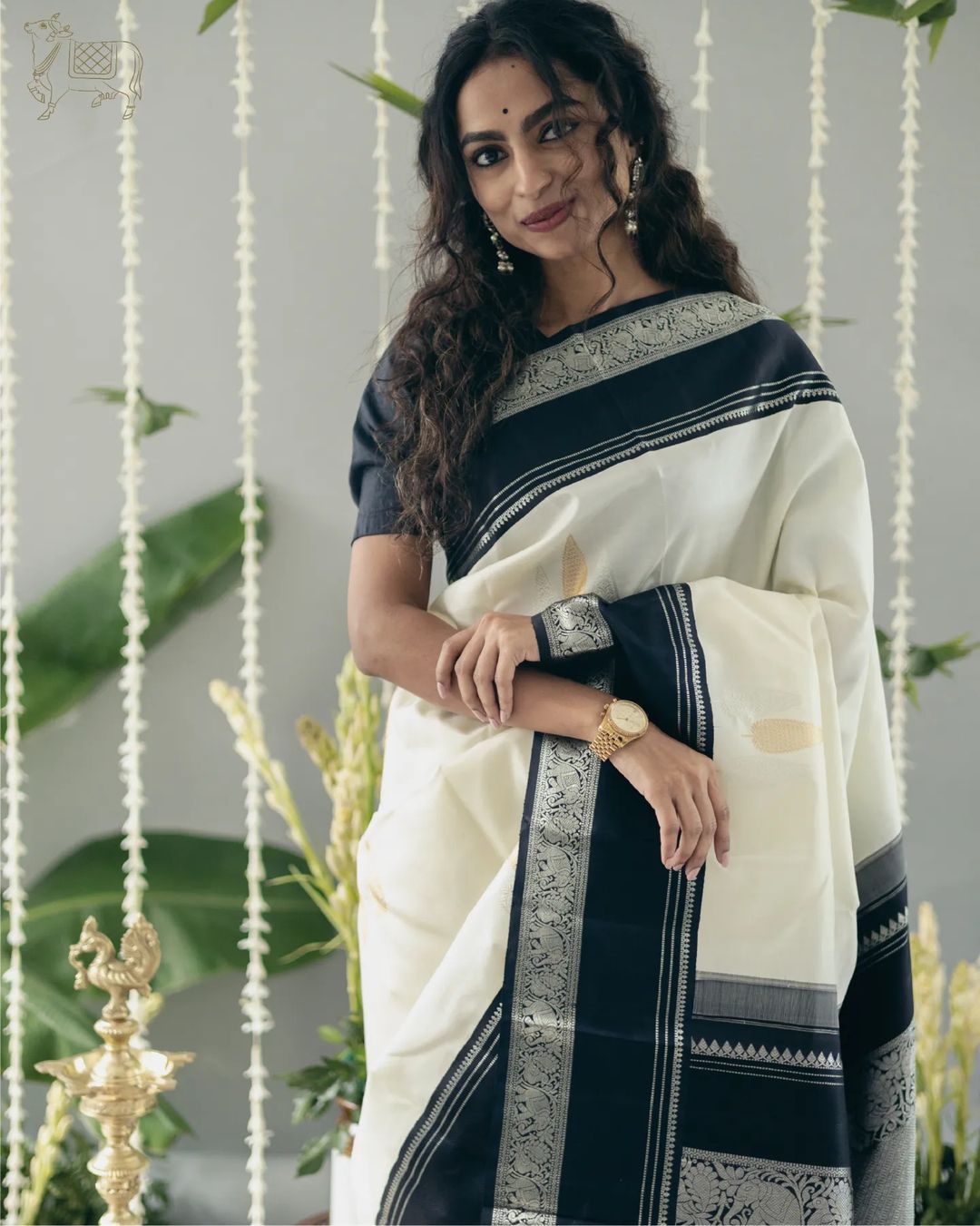 Dulcet Off White Soft Silk Saree With Verdant Blouse Piece