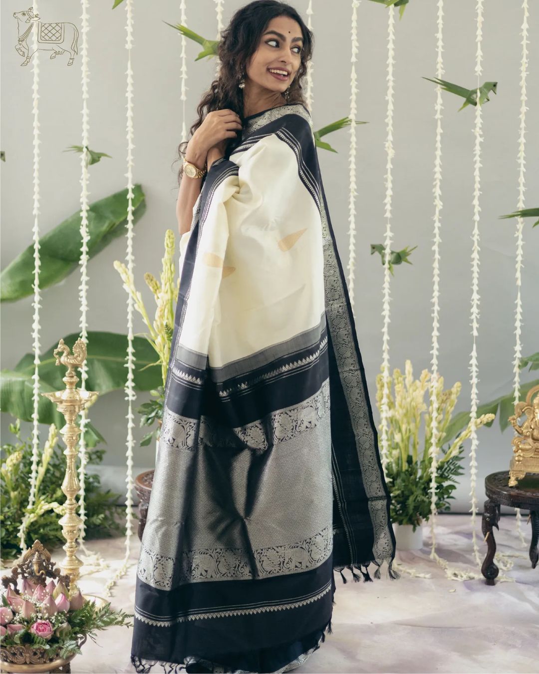 Dulcet Off White Soft Silk Saree With Verdant Blouse Piece