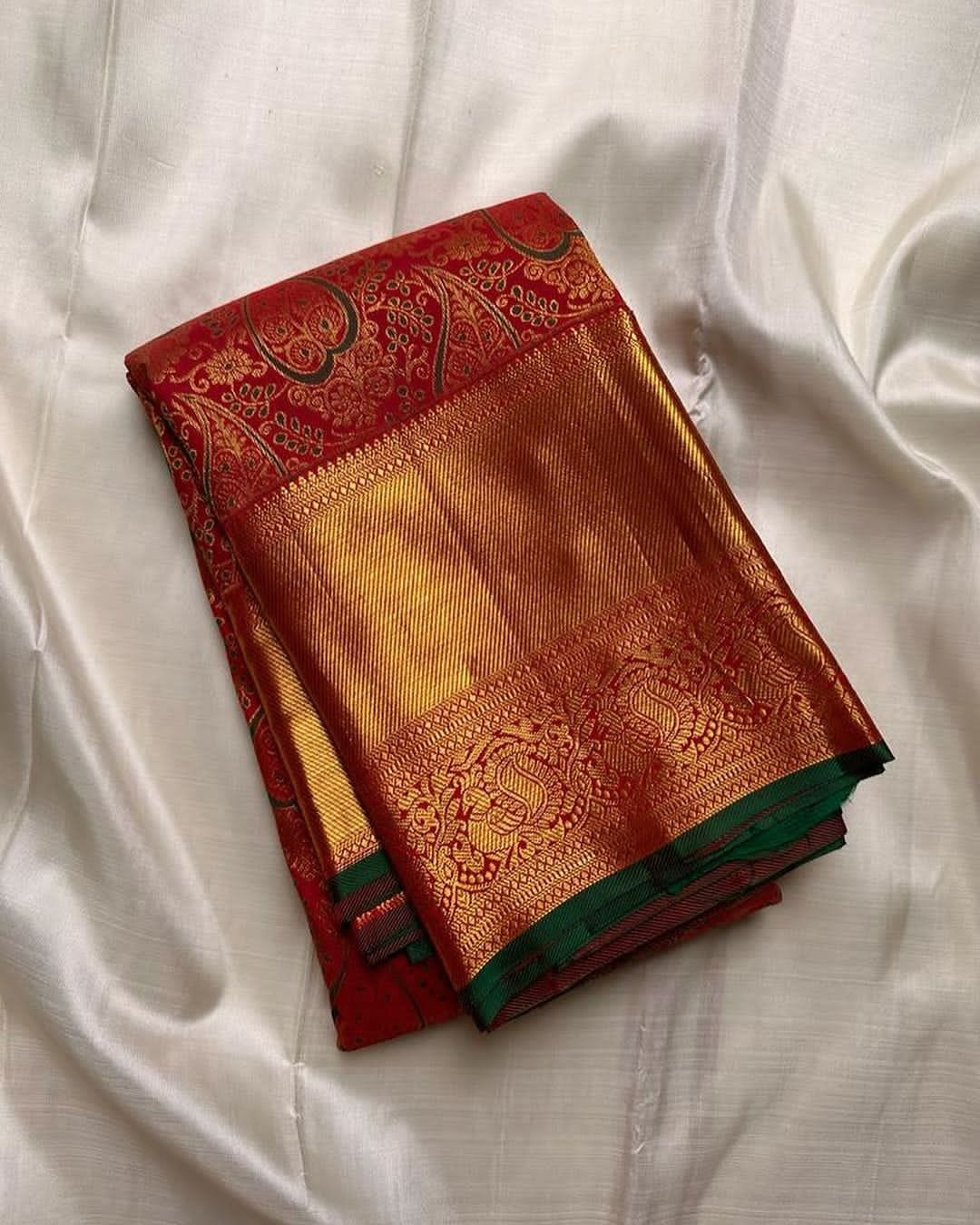 Innovative Red Soft Silk Saree With Glorious Blouse Piece