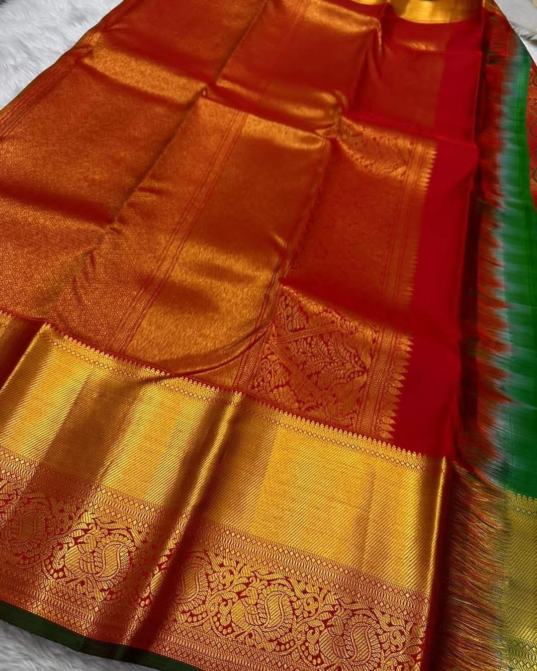 Innovative Red Soft Silk Saree With Glorious Blouse Piece