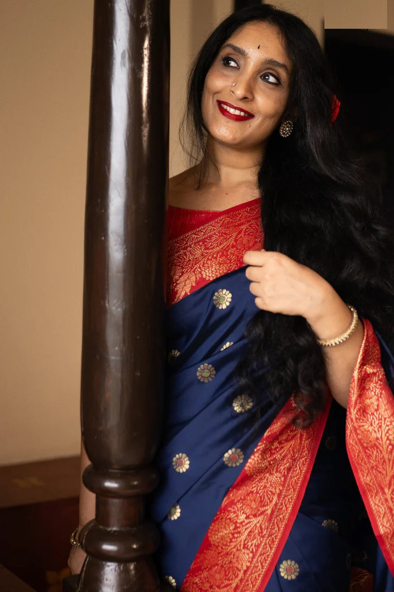 Stylish Navy Blue Soft Silk Saree With Deserving Blouse Piece