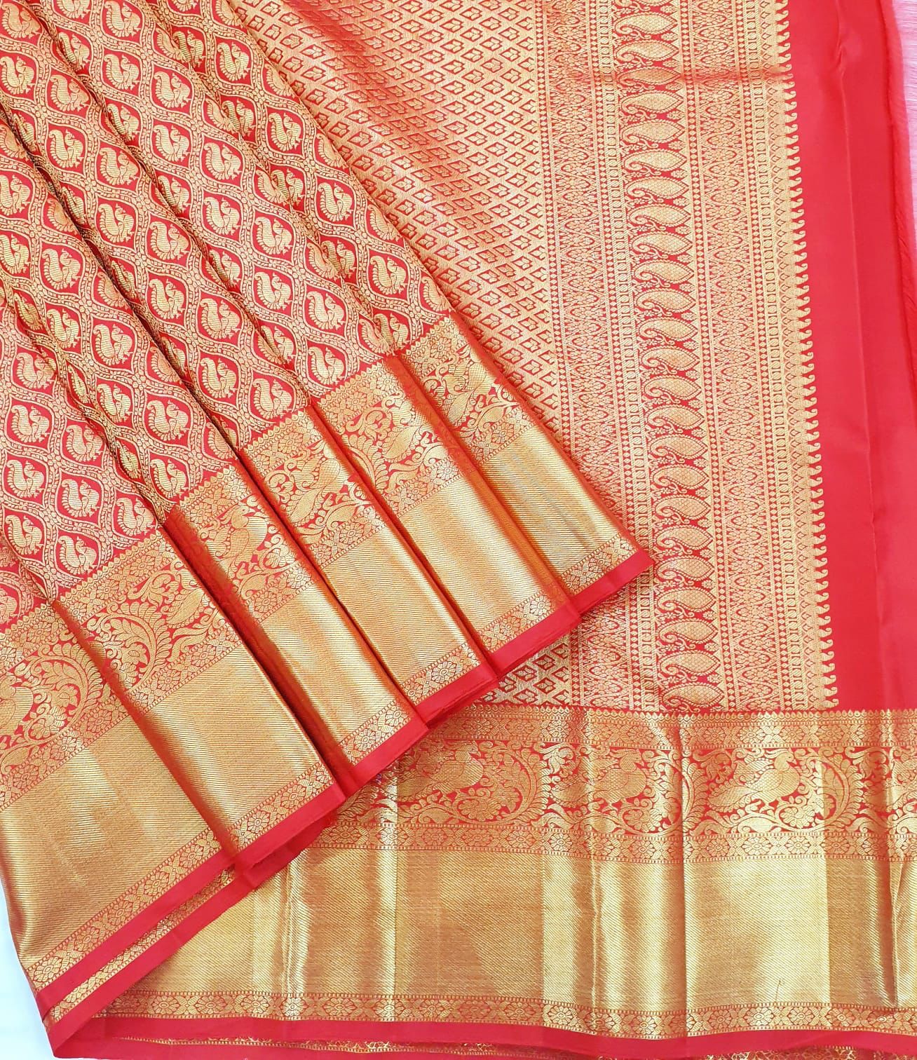 Ineffable Red Soft Silk Saree With Chatoyant Blouse Piece