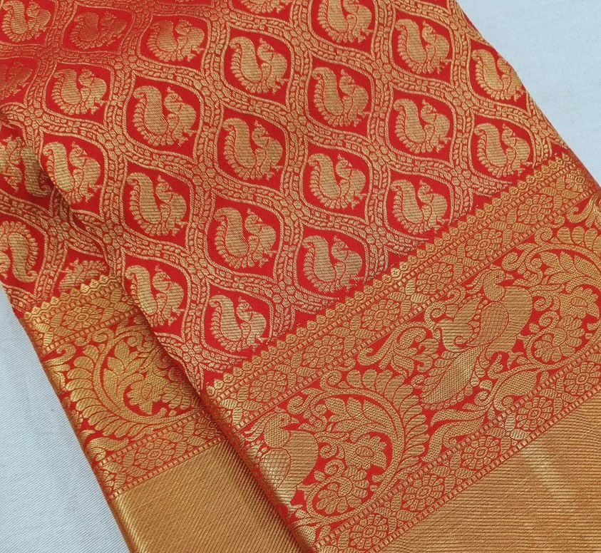 Ineffable Red Soft Silk Saree With Chatoyant Blouse Piece