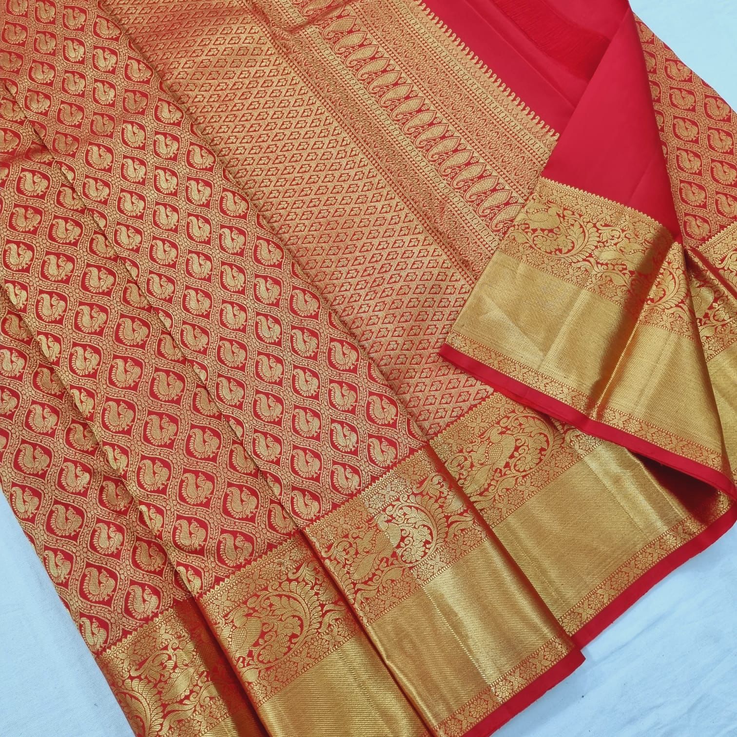 Ineffable Red Soft Silk Saree With Chatoyant Blouse Piece