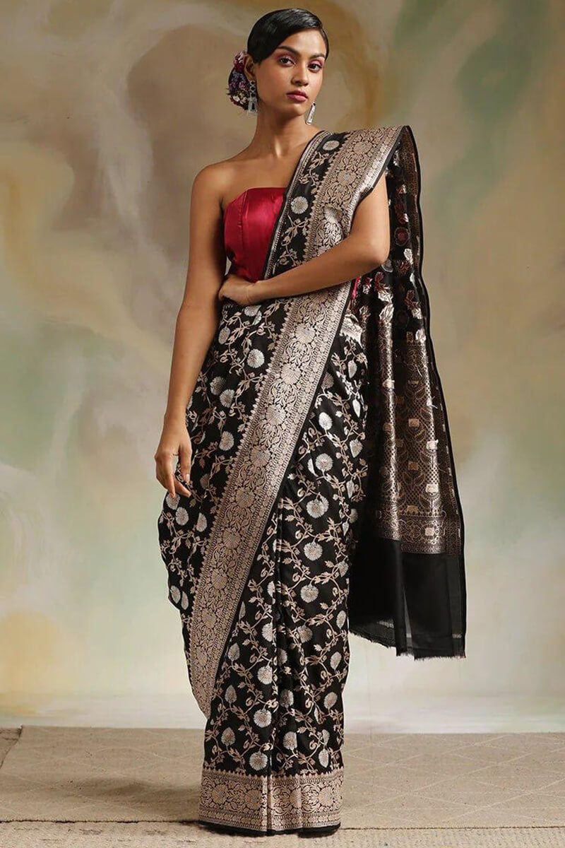 Desuetude Black Soft Silk Saree With Murmurous Blouse Pieced