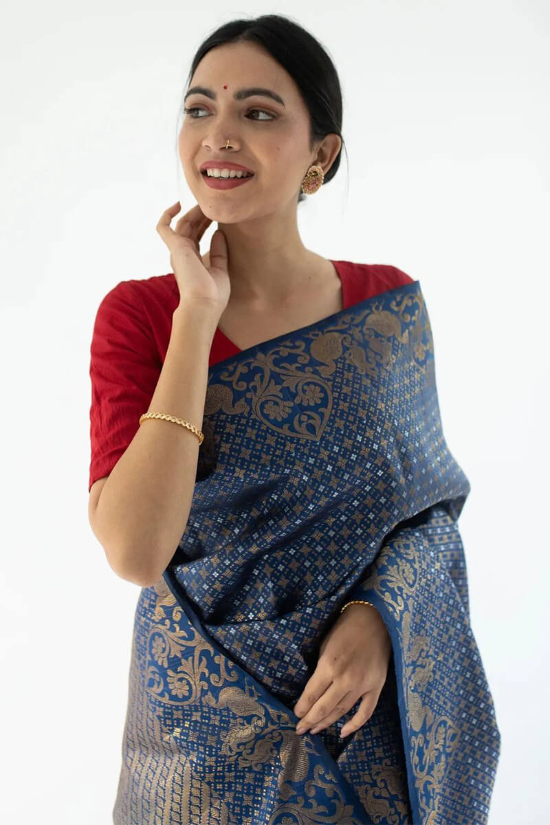 Glittering Blue Soft Silk Saree With Pulsating Blouse Pieced