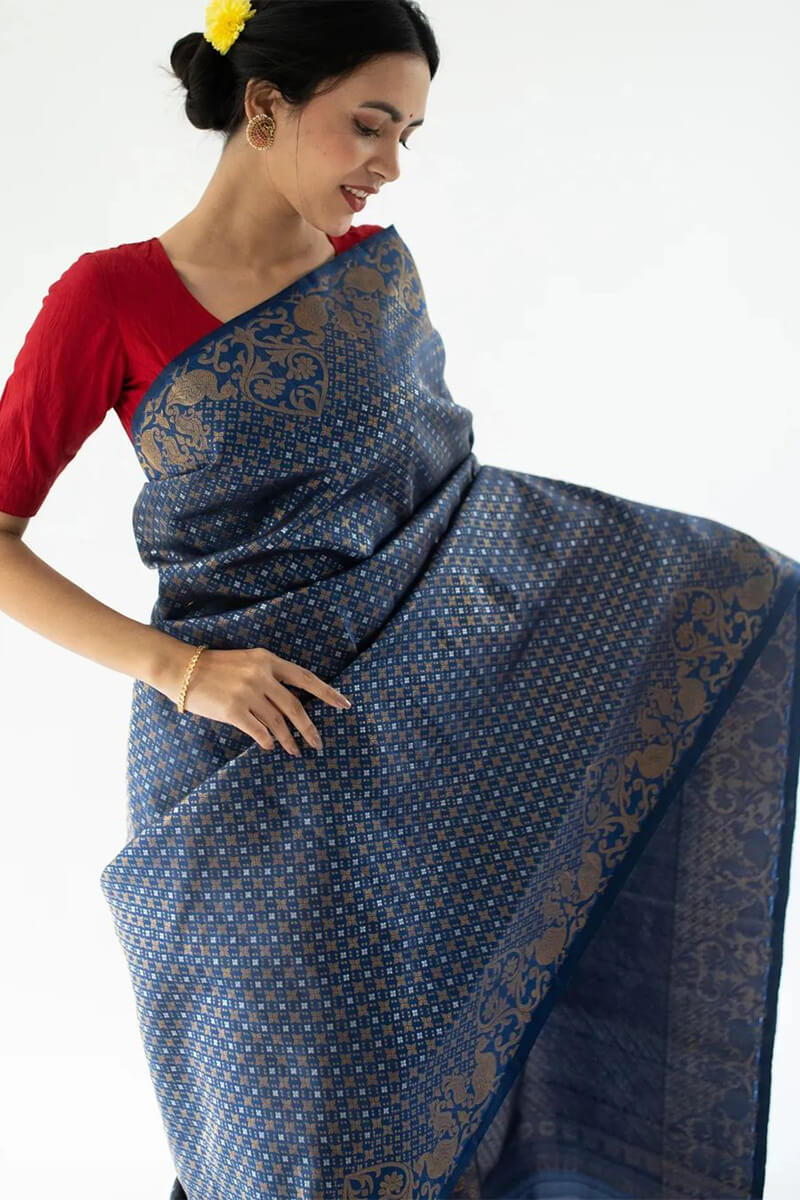 Glittering Blue Soft Silk Saree With Pulsating Blouse Pieced